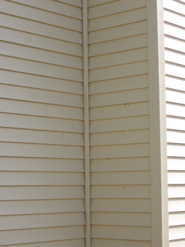 siding of a residential home that was power washed in springfield illinois