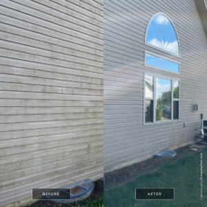 A before and after image of algae, dirt, and mold being cleaned off of a home’s vinyl siding in Springfield, IL using power washing equipment.