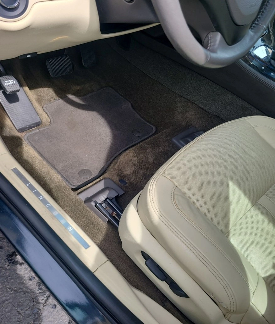 The drivers side seat and floor of a Lincoln that was detailed by Petersburg Power Washing in Springfield, IL.